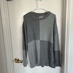 Abercrombie and Fitch Gray Checkered Sweater